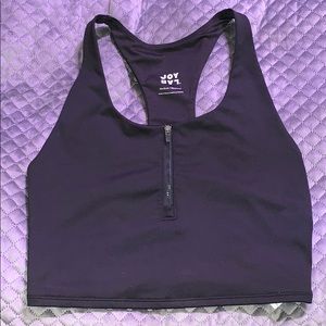 Black cropped workout shirt